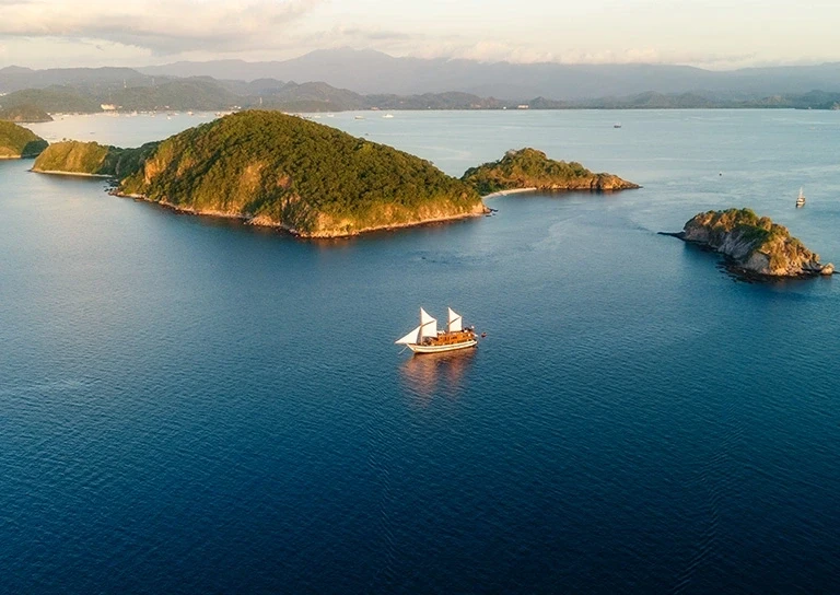 Premium phinisi under sail