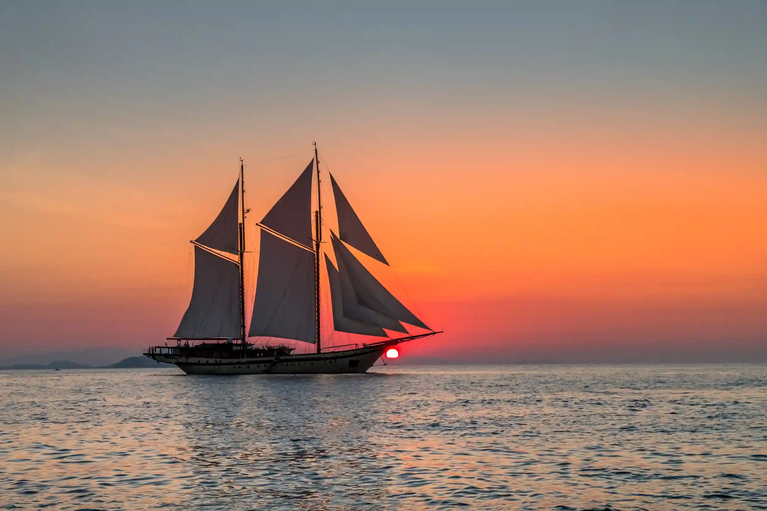 Sailing | Komodo Island Liveaboard