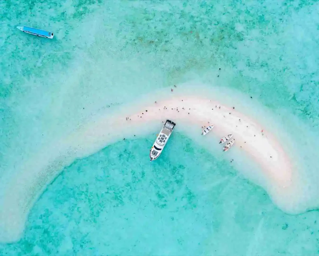 The Taka Makassar sandbar at low tide