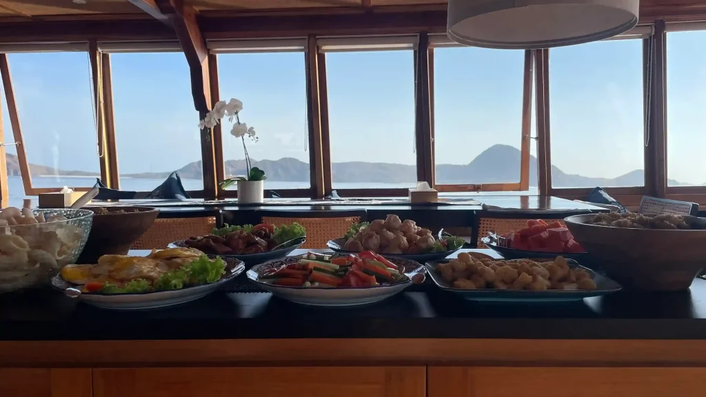 Food on a Komodo Liveaboard: Dietary Requirements & What to Expect